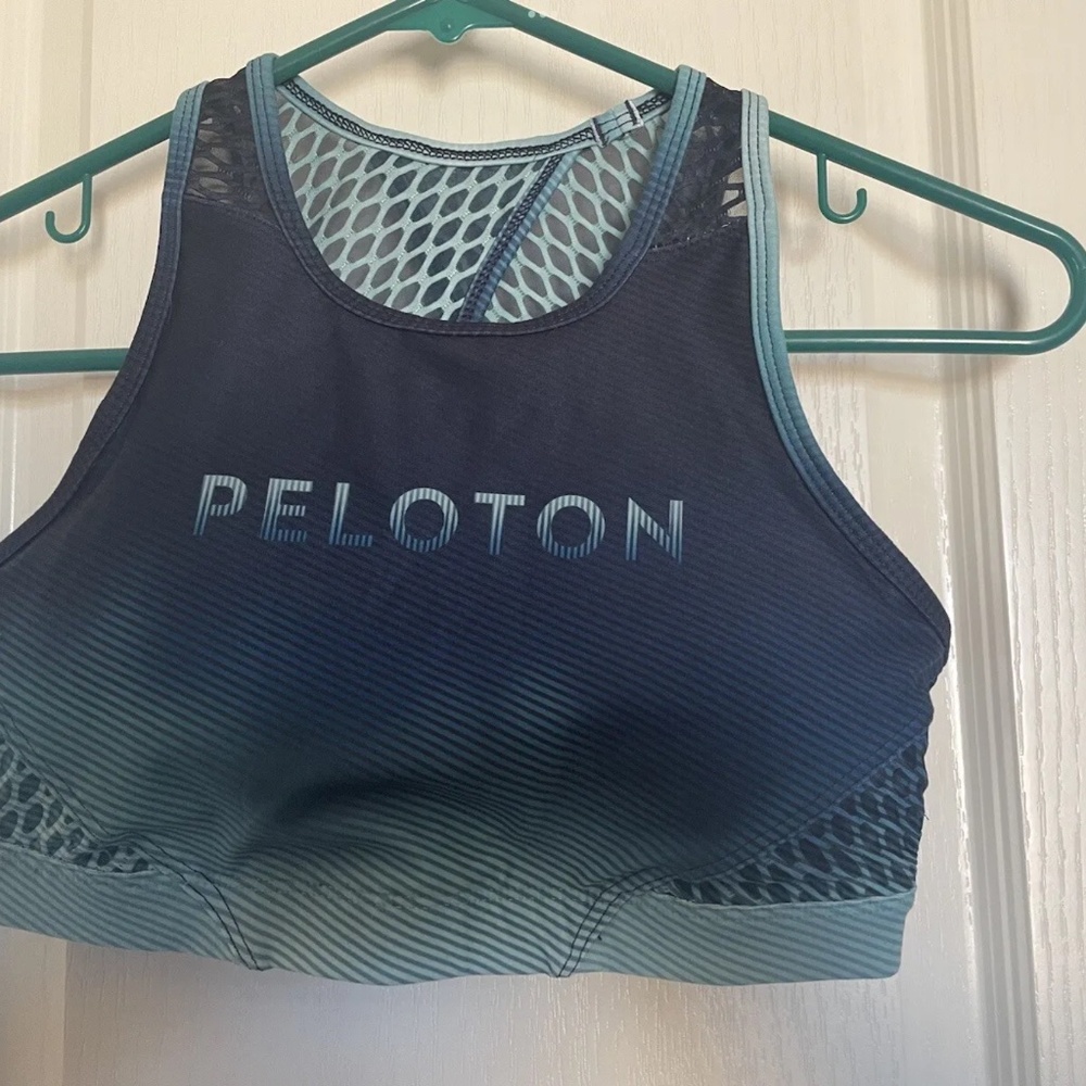 PELOTON WITH SPORTS BRA SIZE SMALL